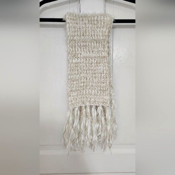 Beautiful, Soft Women's Scarf - Never Worn! - Picture 1 of 2